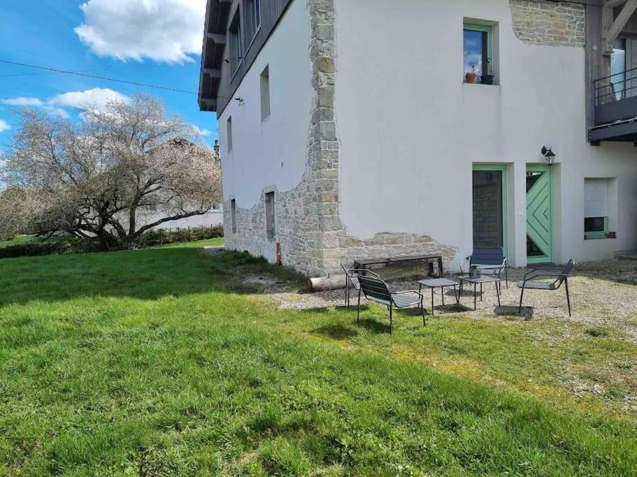 Logement Dans Maison + Exterieur Orchamps-Vennes ภายนอก รูปภาพ