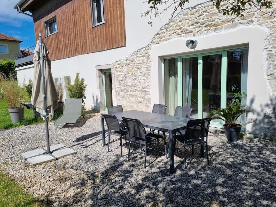 Logement Dans Maison + Exterieur Orchamps-Vennes ภายนอก รูปภาพ