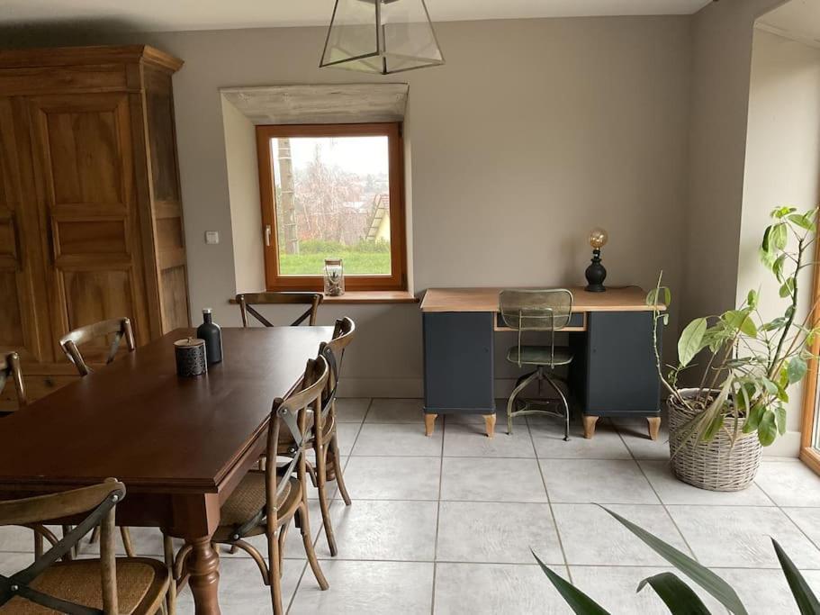 Logement Dans Maison + Exterieur Orchamps-Vennes ภายนอก รูปภาพ