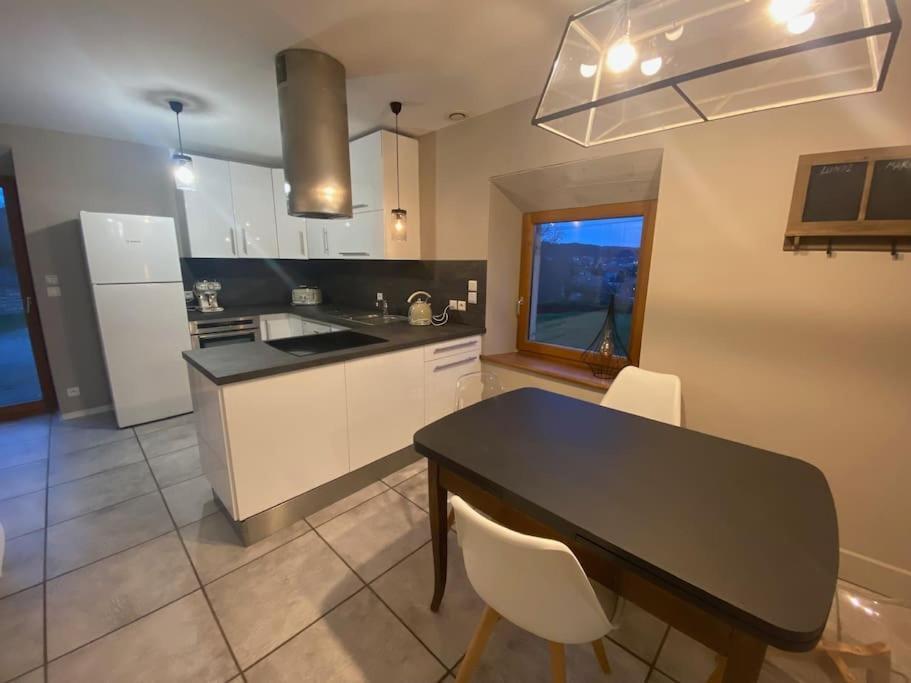 Logement Dans Maison + Exterieur Orchamps-Vennes ภายนอก รูปภาพ